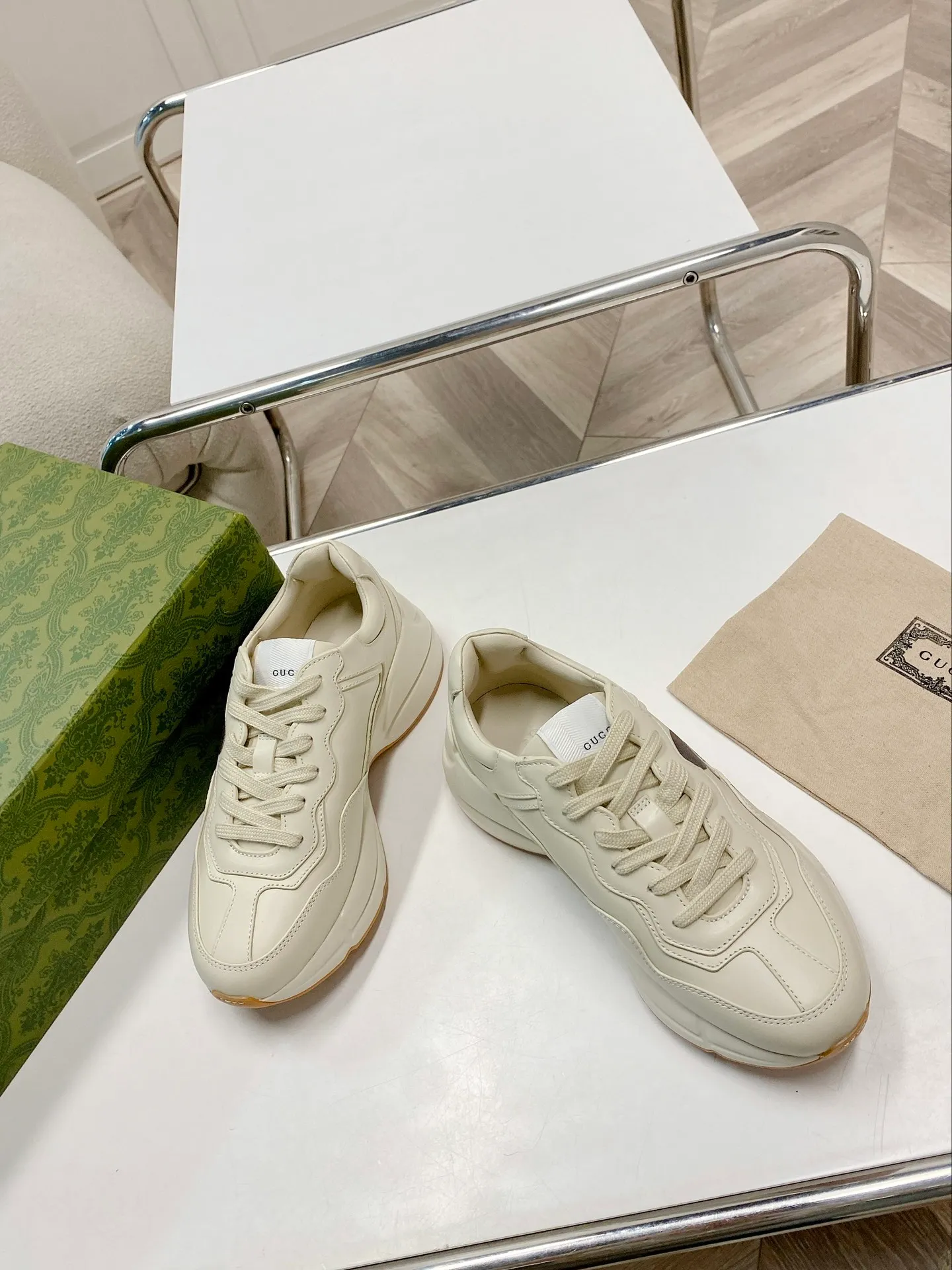 👟👟Ex-factory price 480👟👟 Women's shoes, women's clothing, upgraded version 2022 Gucci Gucci top version couples' dad shoes series is new! 🖤 ⚠GG couple’s dad shoes have been popular in recent years; new colors are updated constantly; Gucci has updated new colors in 2022, and our home and counters have new ones at the same time. This classic dad shoe has celebrities and Internet celebrities Anchors and others are sure to plant grass and call ❤ Classic fashion style, distressed leather surface, 5D drawing printing; mixed surface splicing colors, etc... Original customization (off-white eco-friendly cowhide, first layer of cowhide inside), original outsole... Shiny colorful drawings embellish the sides of the shoe body, old color rubbing, package production technology, 1:1 creation / only to make the best shoes. Size: Women’s 35-45